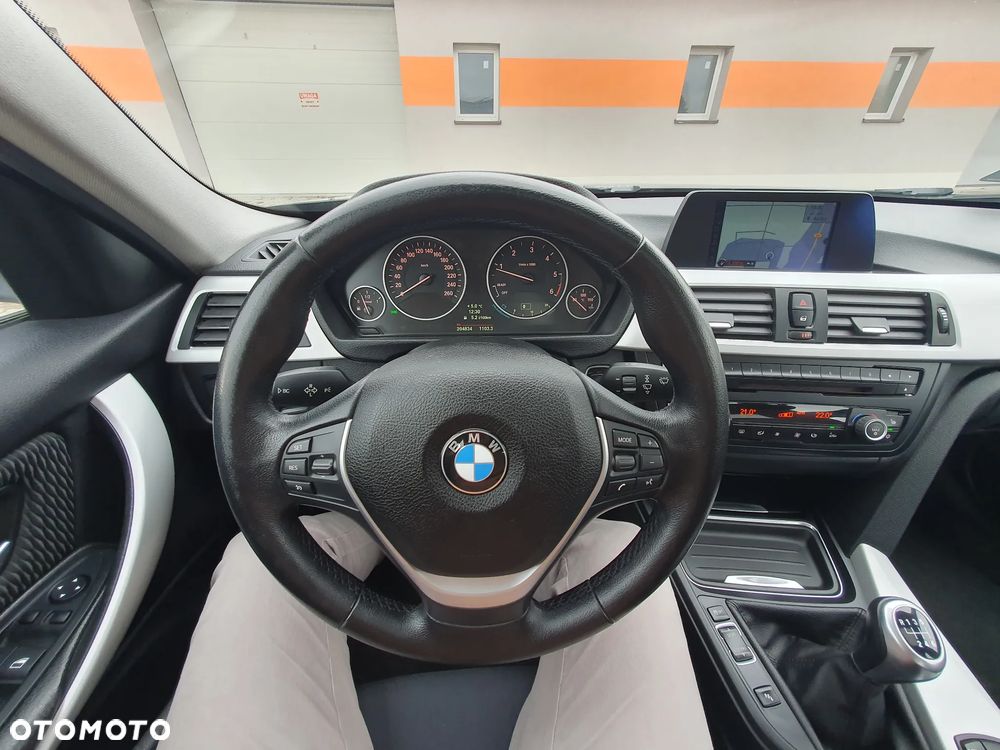 BMW Seria 3 318d DPF - 12