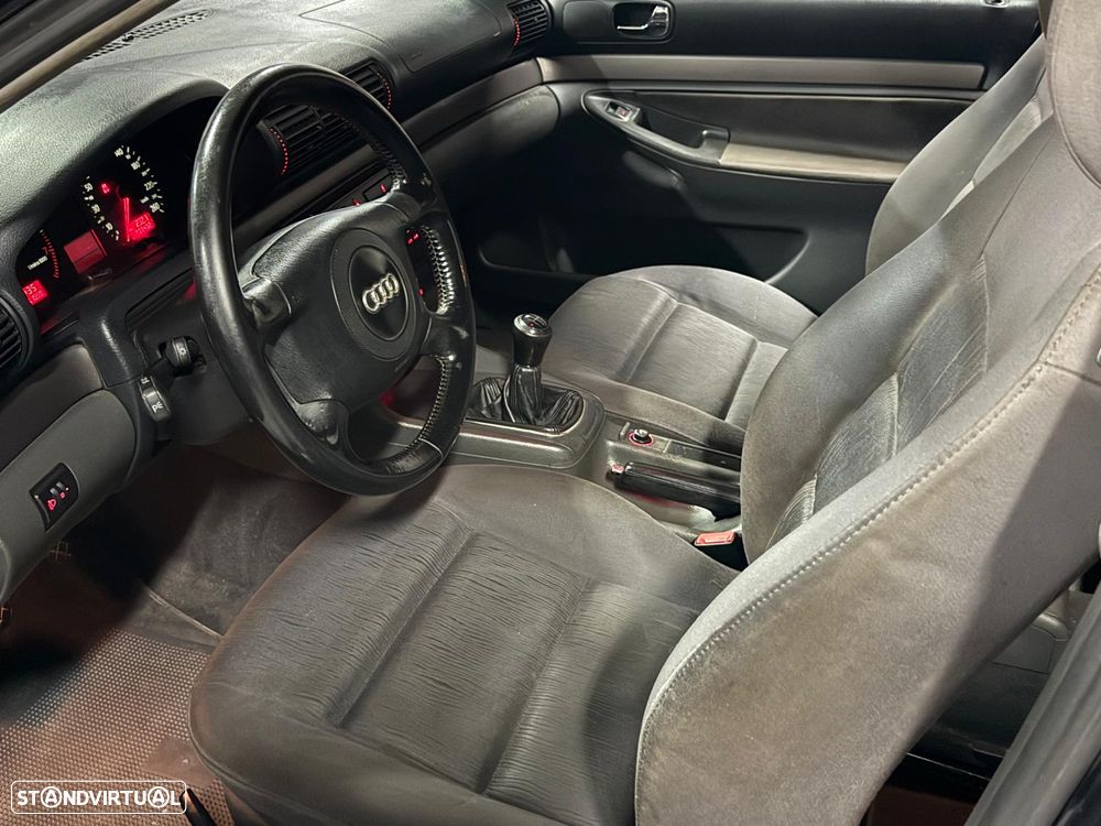 Audi A4 1.6 Confort - 8