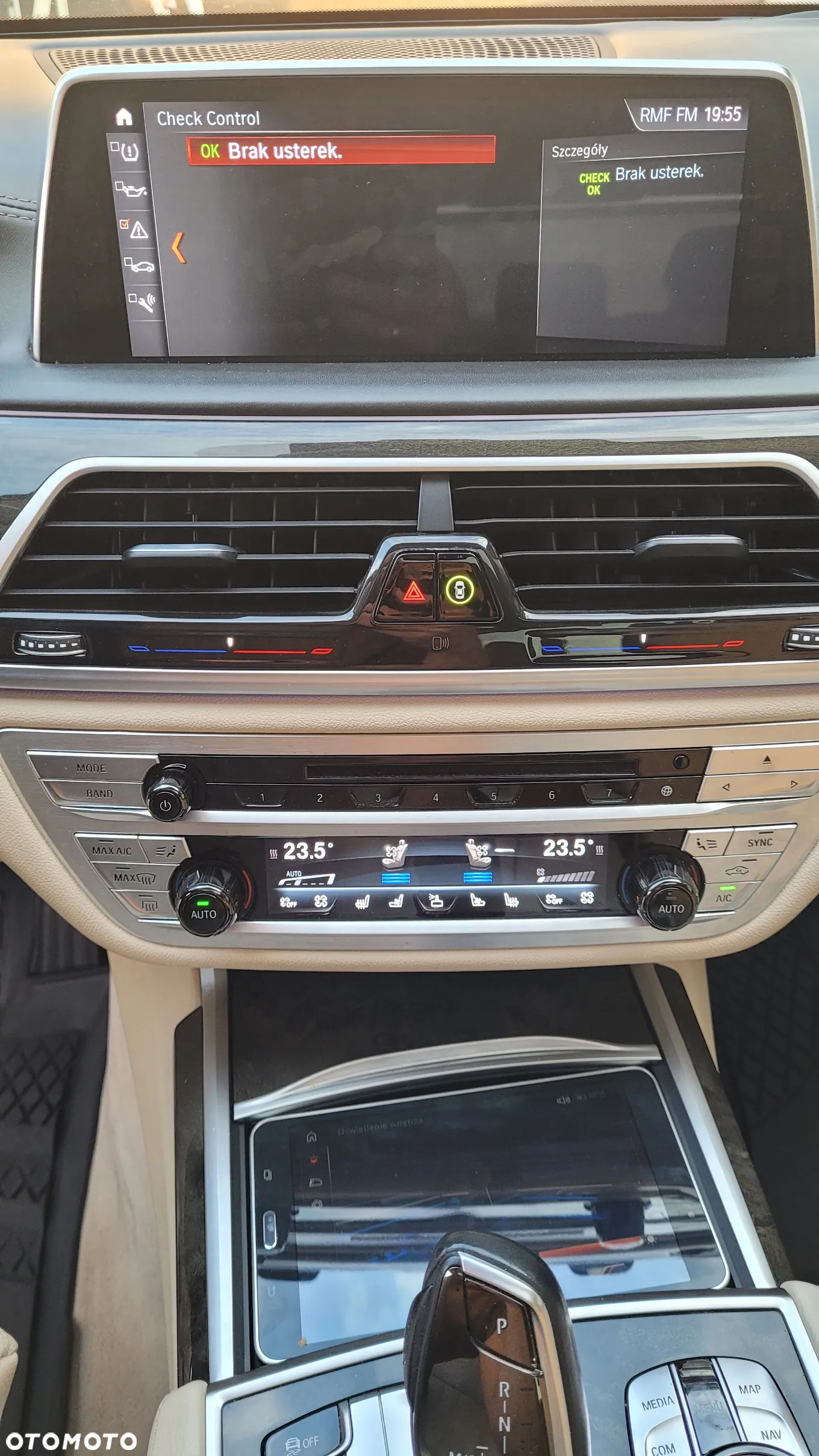 BMW Seria 7 740Li - 32
