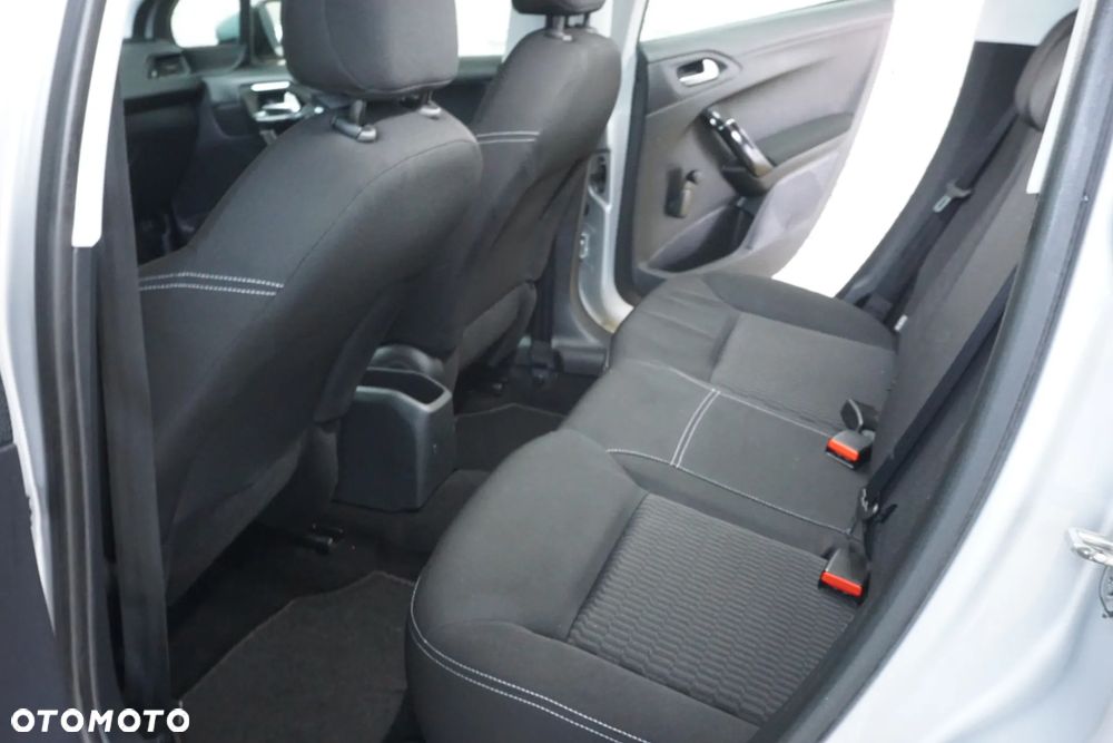 Peugeot 208 - 13