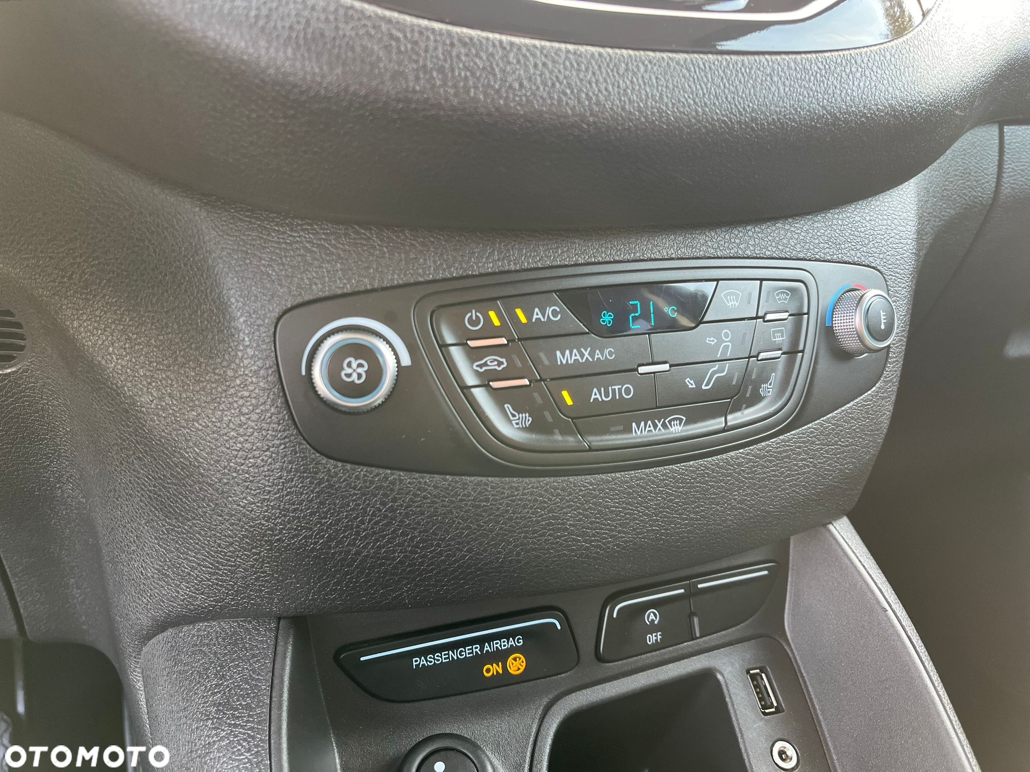 Ford Tourneo Courier 1.0 EcoBoost Ambiente - 16