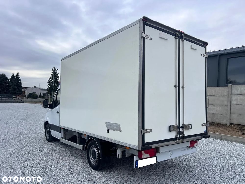 Mercedes-Benz Sprinter - 2
