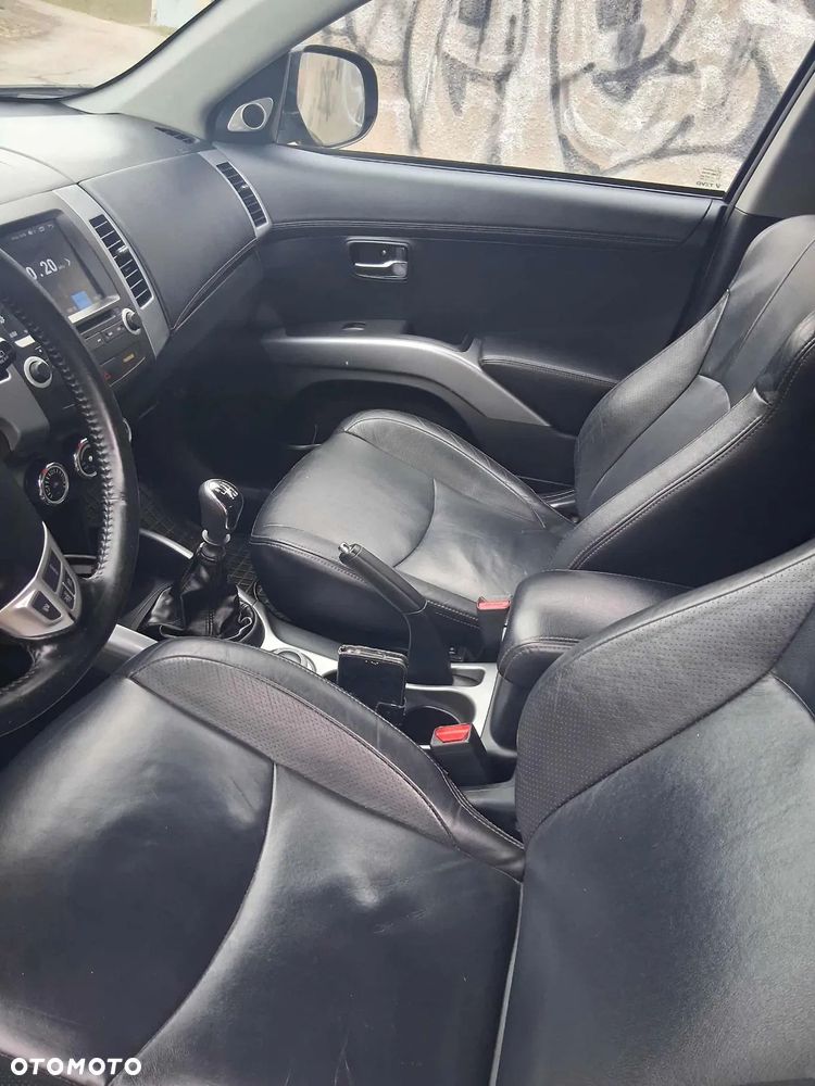 Mitsubishi Outlander - 14