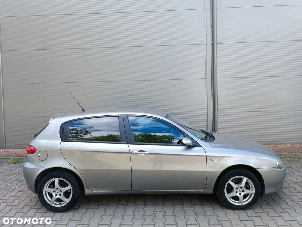 Alfa Romeo 147 1.6 Twin Spark 16V Moving - 4