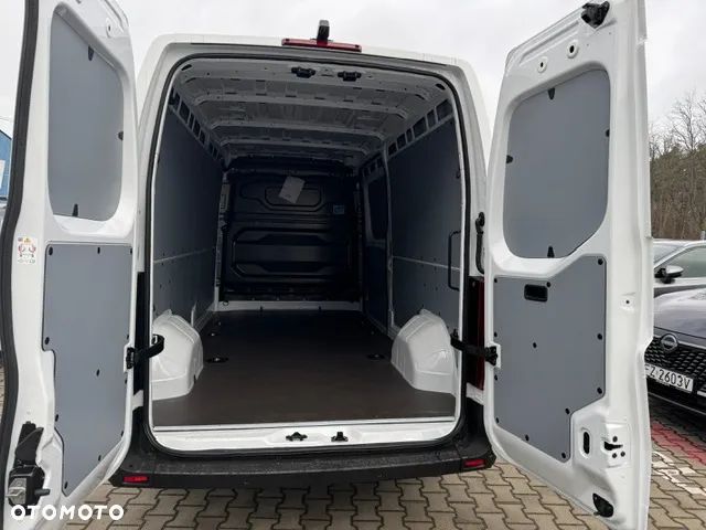 Nissan Interstar - 12