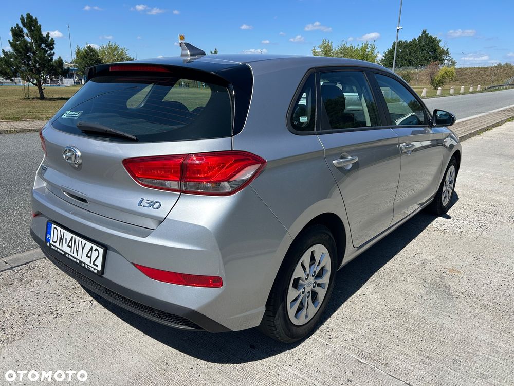 Hyundai i30 1.5 DPI Classic + - 16