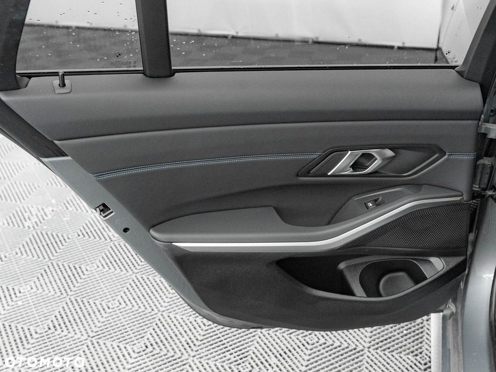 BMW Seria 3 318d M Sport - 23