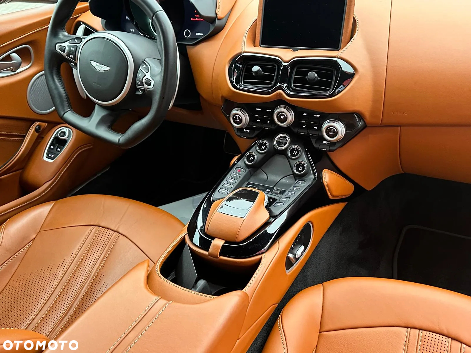 Aston Martin Vantage - 9