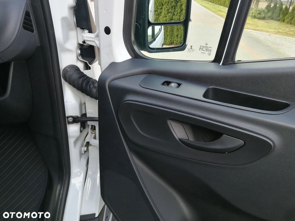 Mercedes-Benz Sprinter - 13