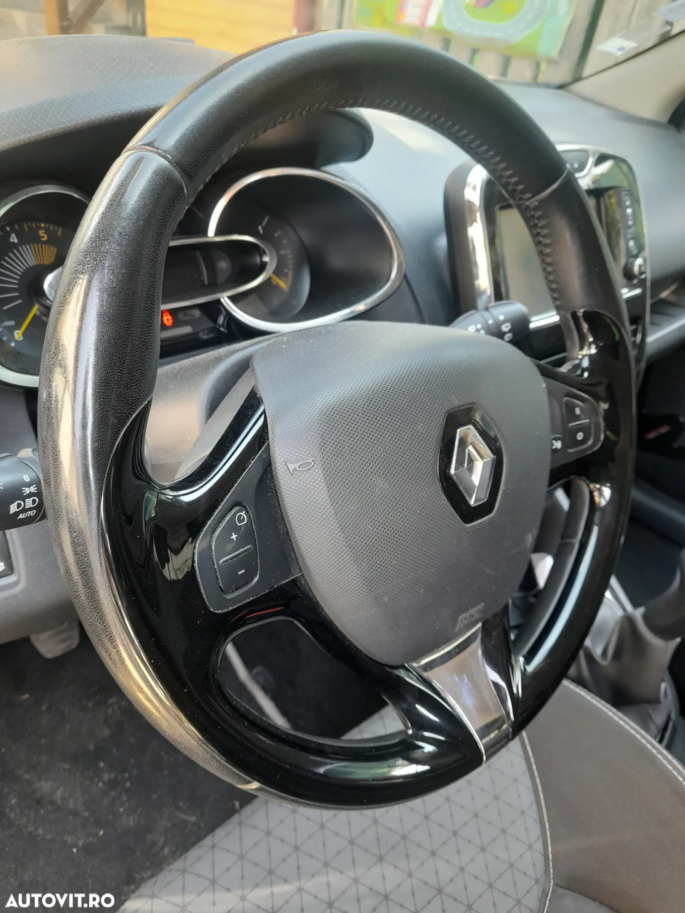 Renault Clio (Energy) dCi 90 Start & Stop INTENS - 28