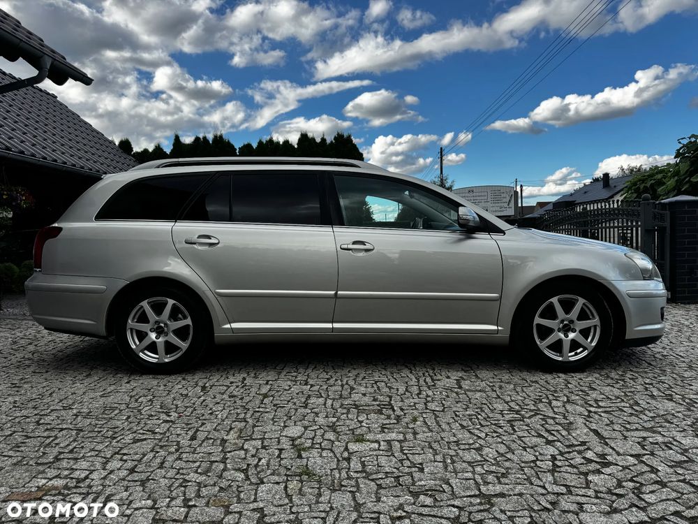Toyota Avensis 1.8 VVT-i Executive - 4