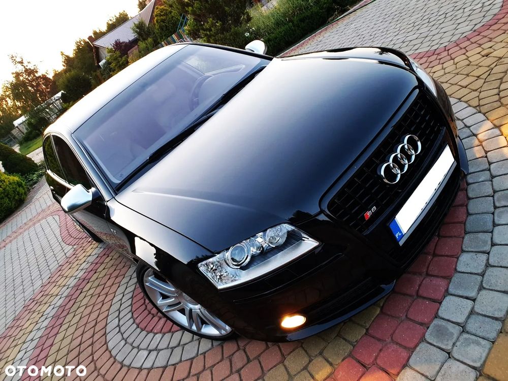 Audi S8 - 2