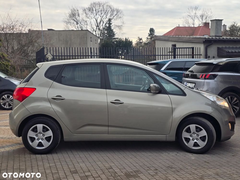 Kia Venga - 12