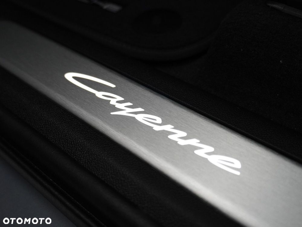 Porsche Cayenne E-Hybrid PHEV Black Edition - 24