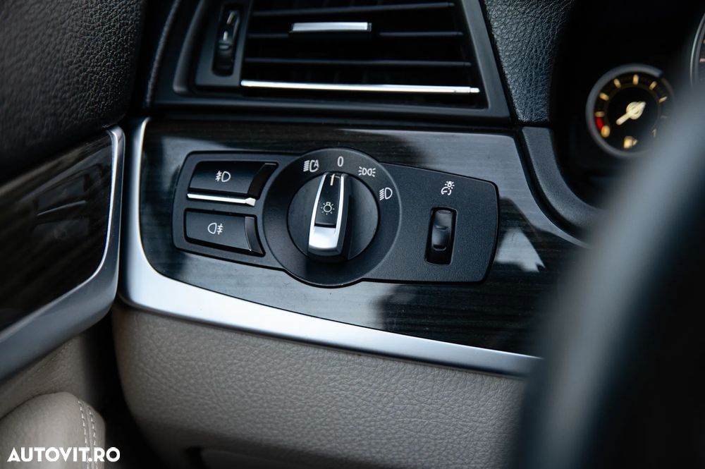BMW Seria 5 520d Aut. - 39