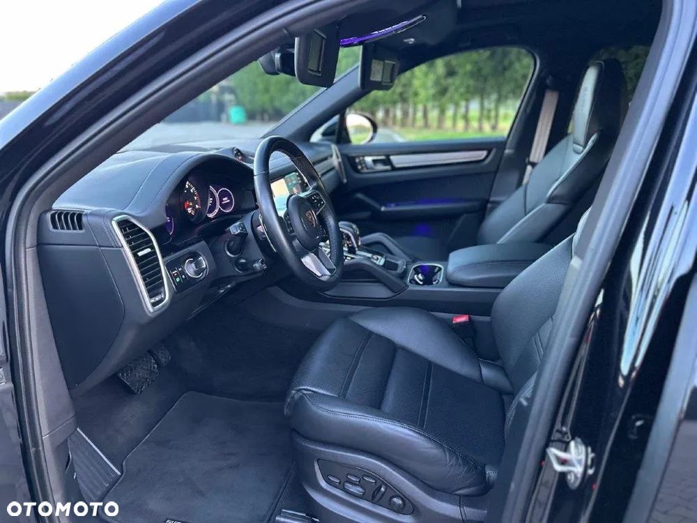 Porsche Cayenne Coupe Platinum Edition - 10