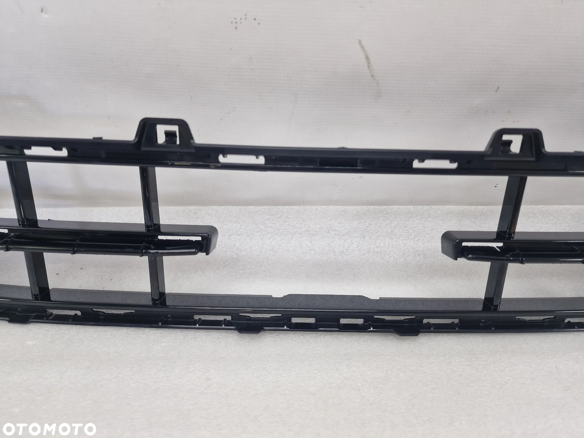 BMW 1 F40 SPORT 19- KRATKA ŚRODKOWA ZDERZAKA PRZEDNIEGO PRZÓD , NR 511117462937 / 17462937 / 211636 / 51117462936 / 7462936 ,  NR AUKCJI KR412 - 18