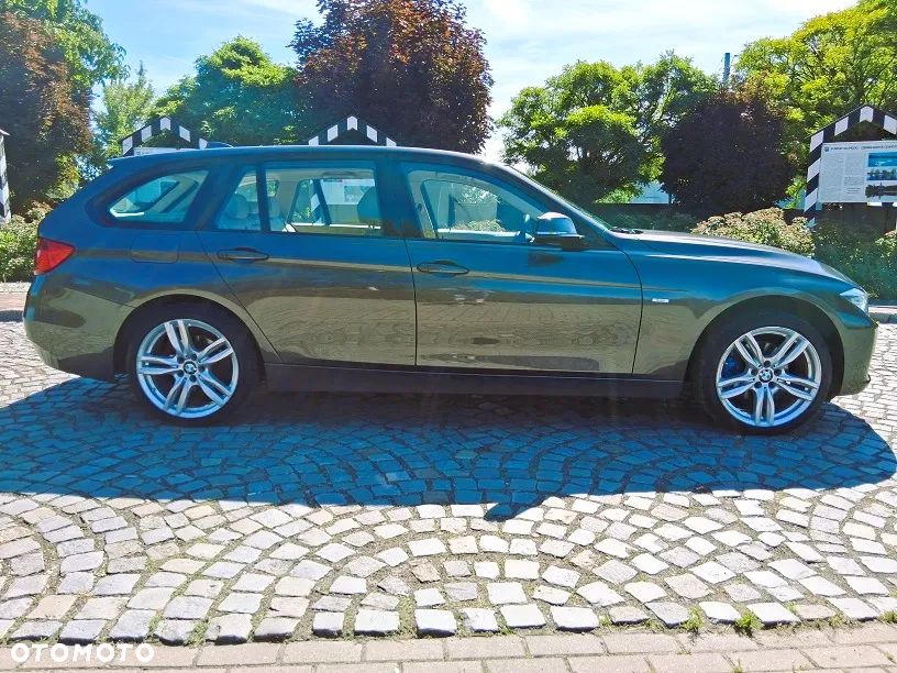 BMW Seria 3 320d xDrive DPF Edition Sport - 4