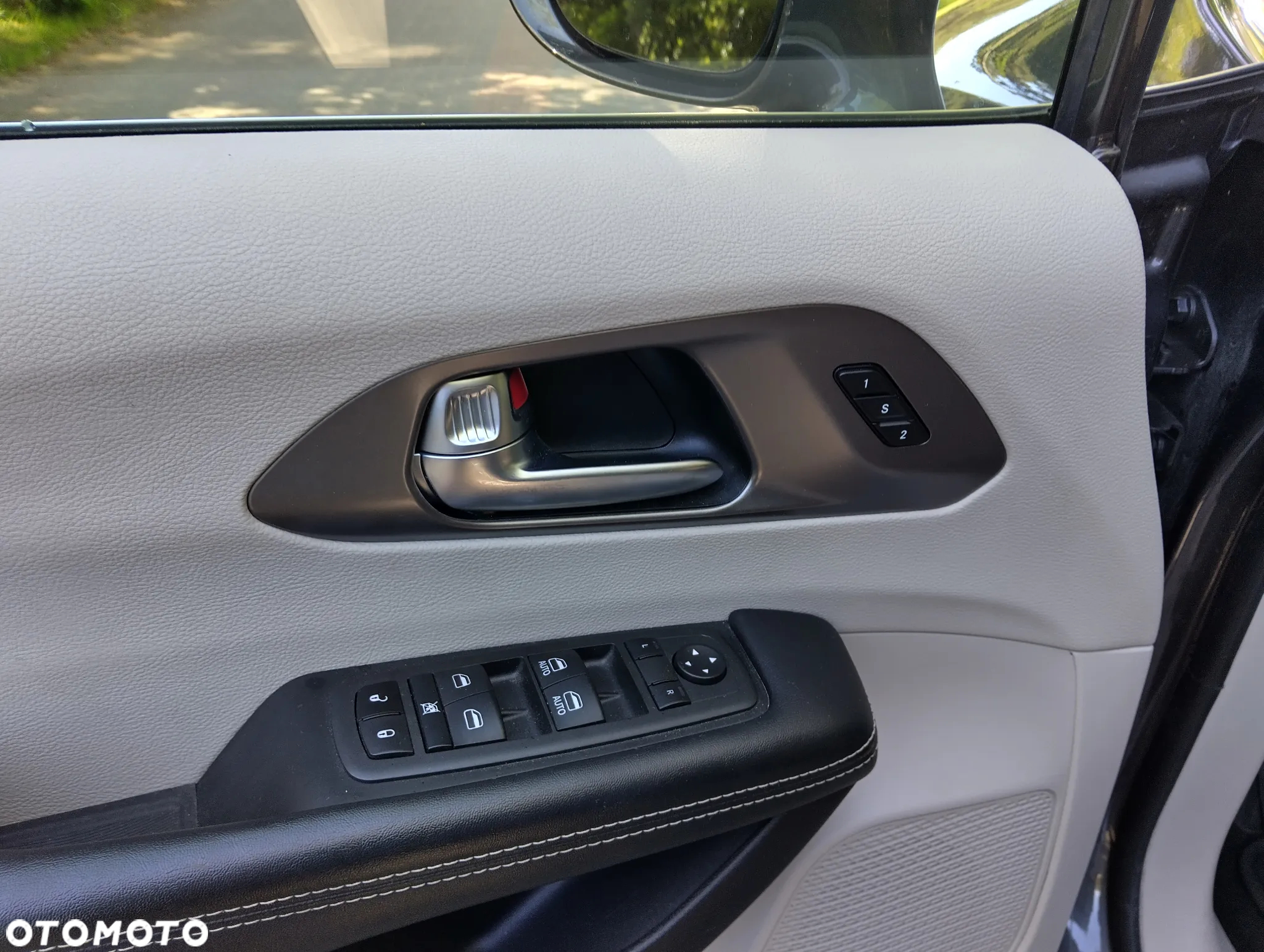 Chrysler Pacifica - 28