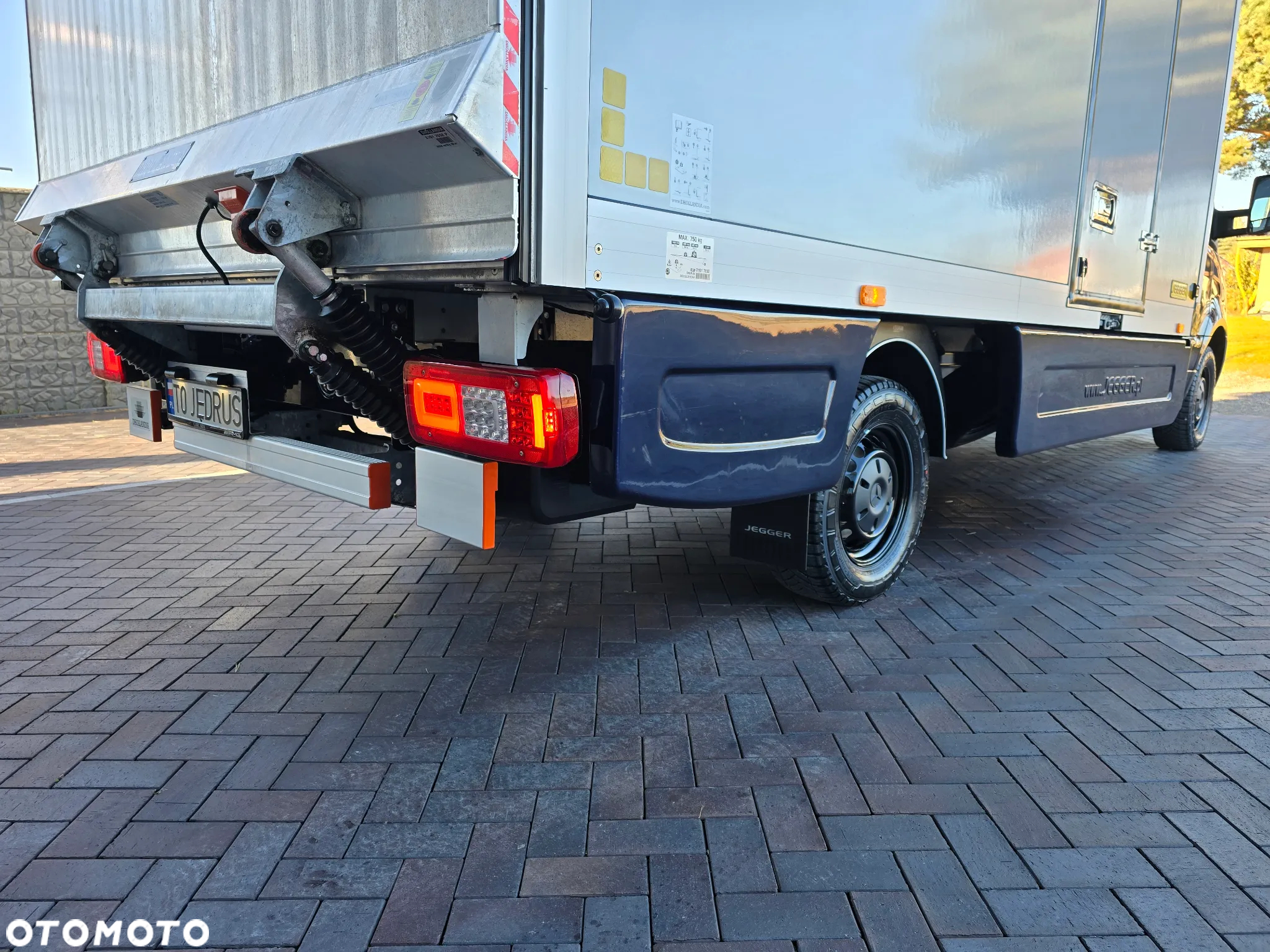 Mercedes-Benz SPRINTER 319 3.0 CDI KONTENER 4,28cmDługi 2,29cmSzero 2,24cmWysok + WINDA 750Kg 42Tyś km SERWIS DO OSTATNIEGO Km ASO MERCEDES-BENZ SALON PL STAN NOWY NOWY NOWY FABRYCZNA GWARANCJA - 29