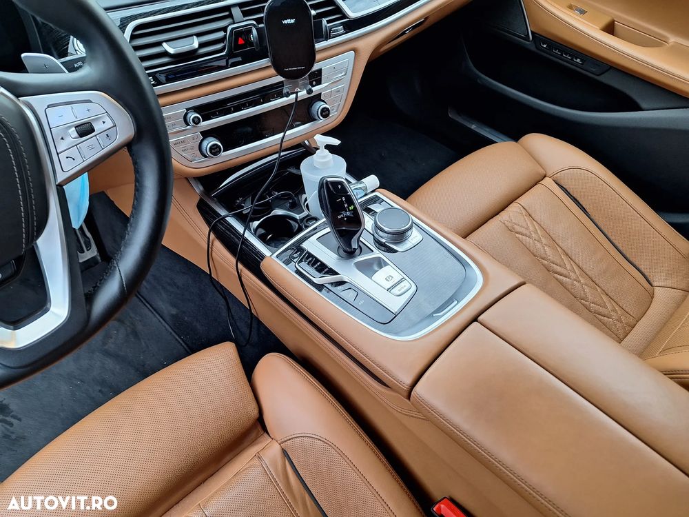 BMW Seria 7 750i xDrive - 34
