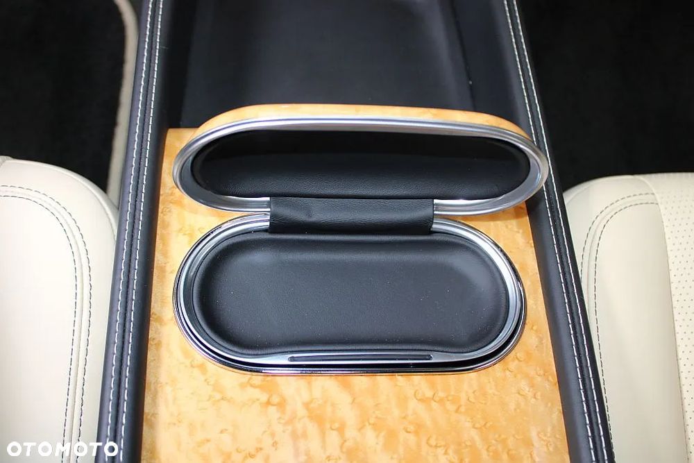 Bentley Flying Spur W12 - 37