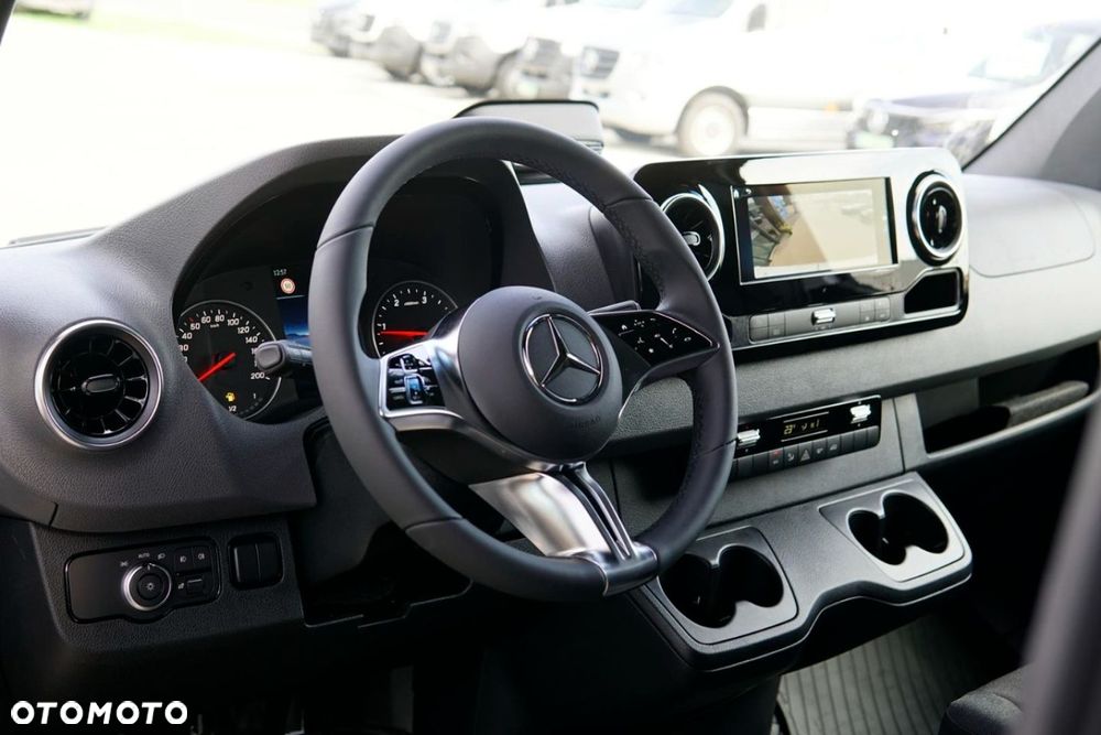 Mercedes-Benz Sprinter - 11