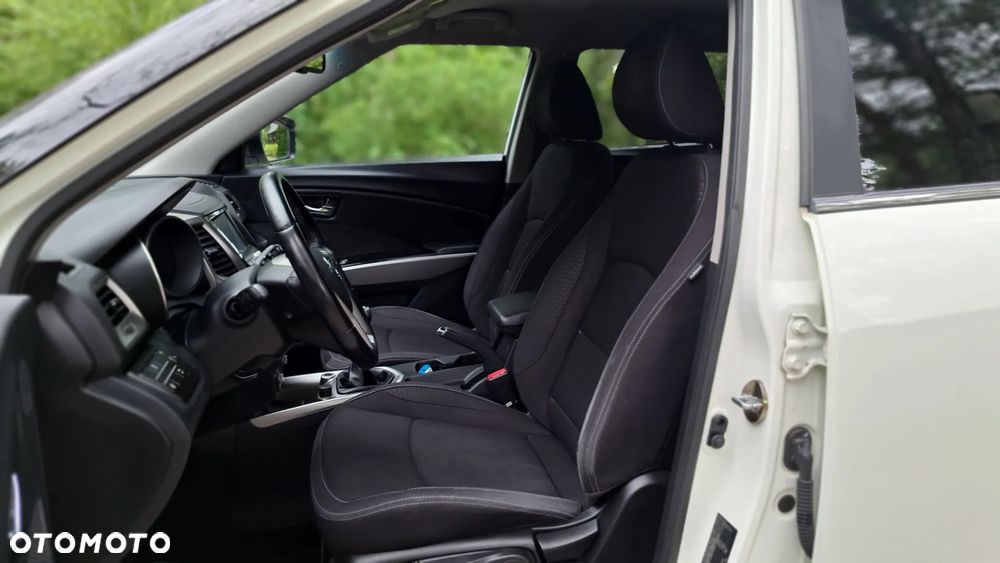 SsangYong/KGM Tivoli e-XDi 160 2WD Black+White - 24