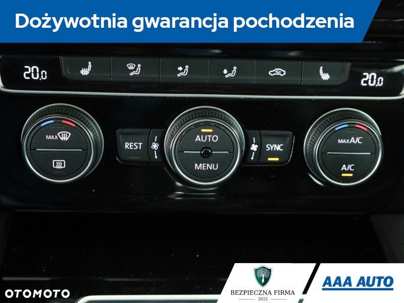 Volkswagen Passat - 12
