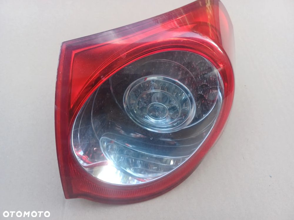 LAMPA TYLNA PRAWA PASSAT B6 KOMBI - 1