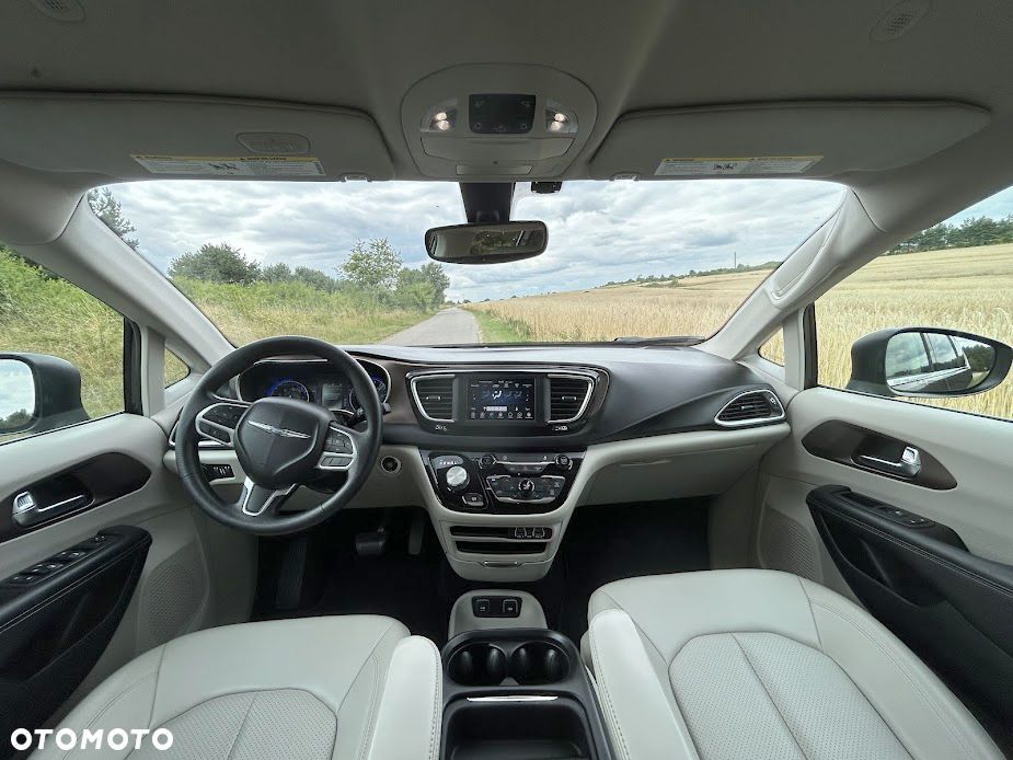 Chrysler Pacifica - 8