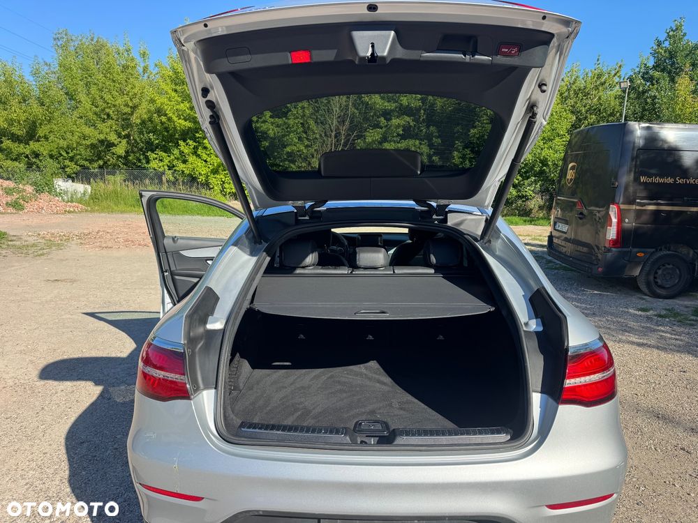 Mercedes-Benz GLC 300 4Matic 9G-TRONIC AMG Line - 11