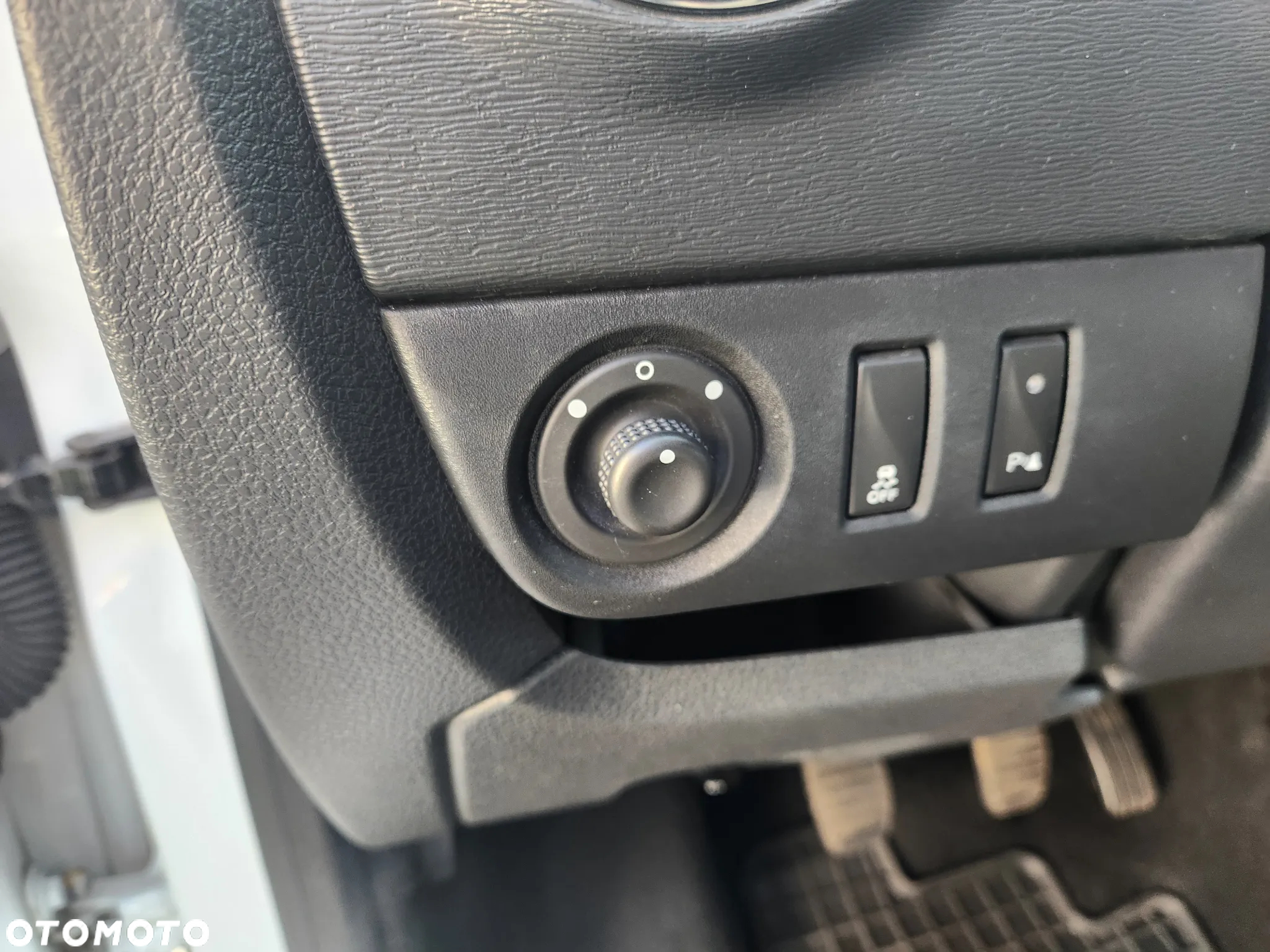 Dacia Lodgy SCe 100 Laureate - 10