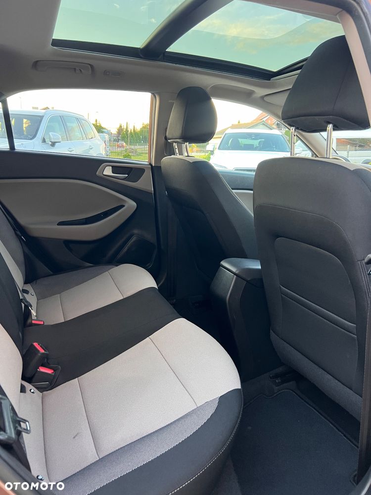 Hyundai i20 1.1 CRDi YES Gold - 14