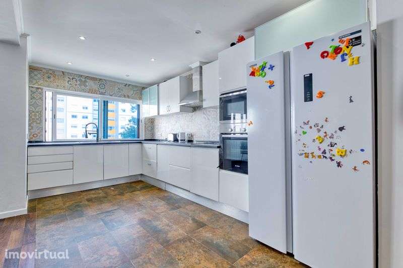 T3 Espaçoso com 135 m² em Massamá | Excelente Localização - Grande imagem: 3/12