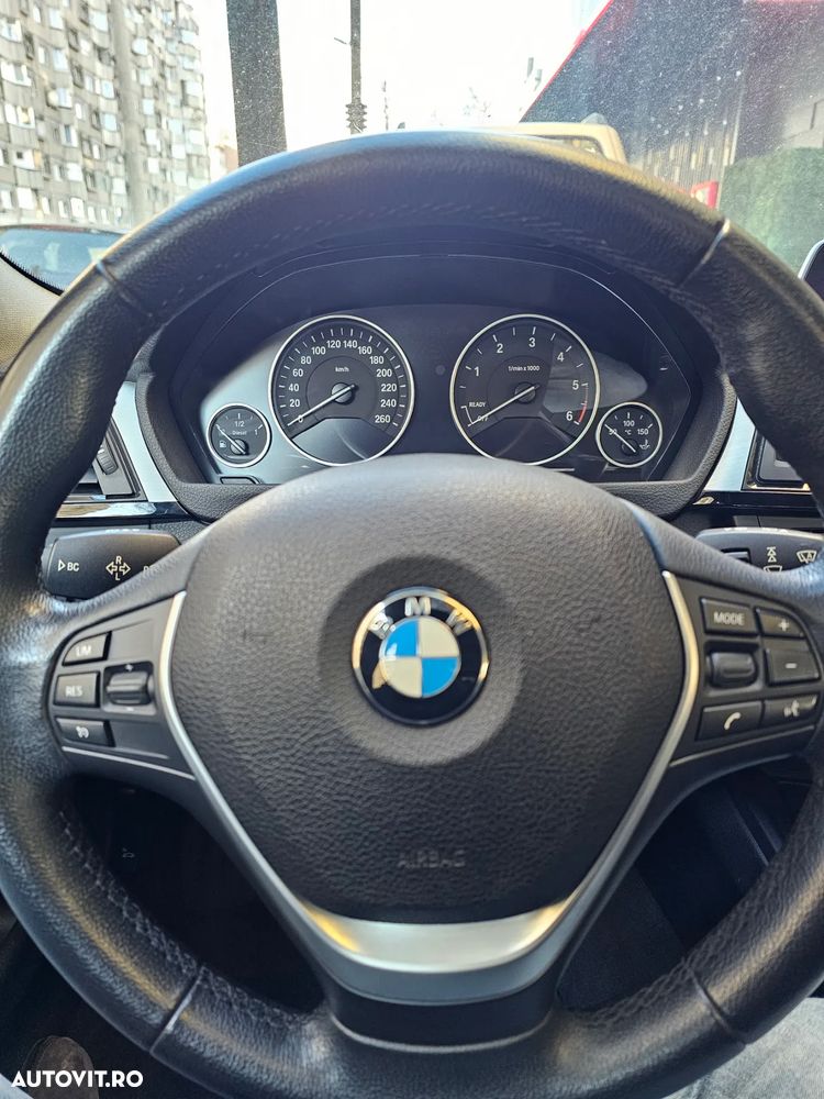 BMW Seria 3 318d xDrive Touring - 5