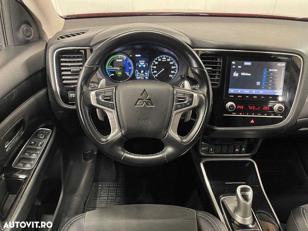 Mitsubishi Outlander 2.4 4WD Plug-In Hybrid - 6