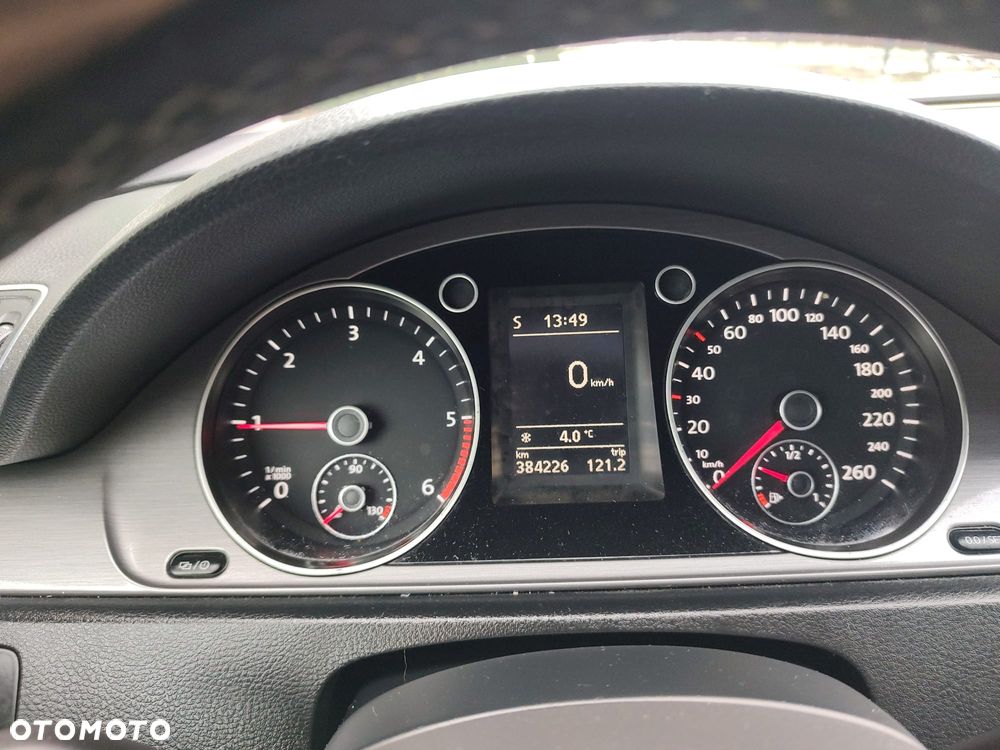 Volkswagen Passat - 12