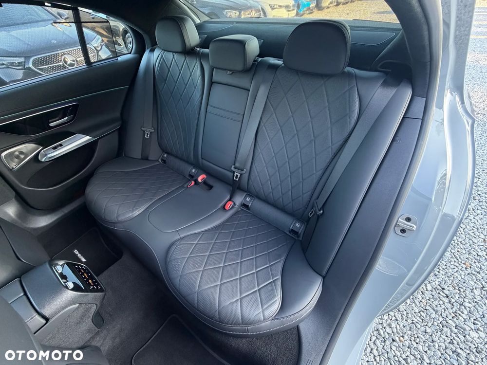 Mercedes-Benz Klasa E 400e 4Matic 9G-TRONIC AMG Line NIGHT Edition - 32