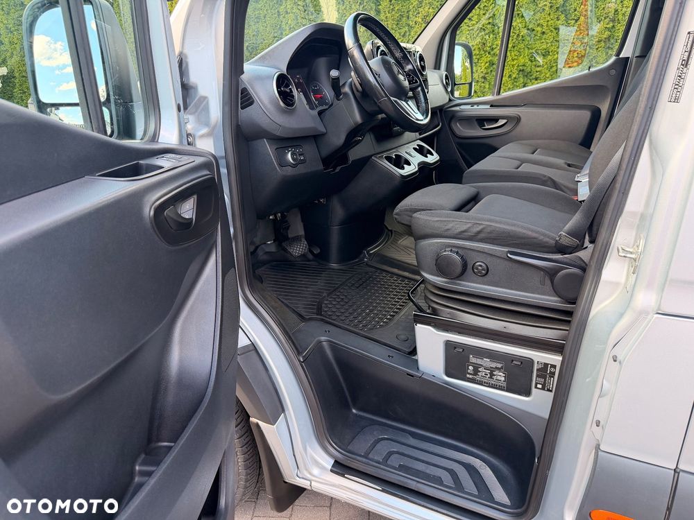 Mercedes-Benz Sprinter - 14