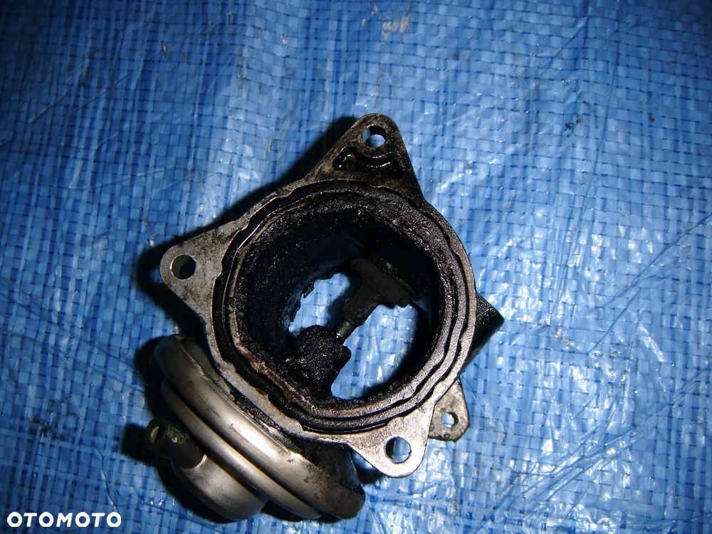 audi a3 8p 1.9 tdi zawór egr  038131501af - 2