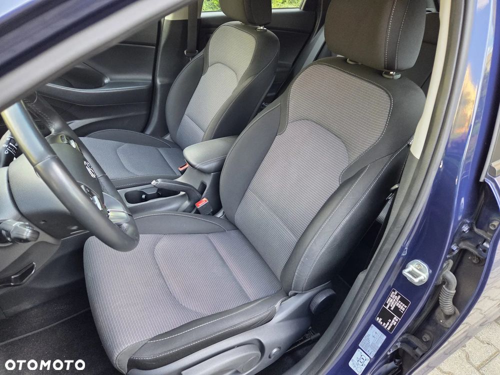 Hyundai i30 1.6 D Classic + - 9