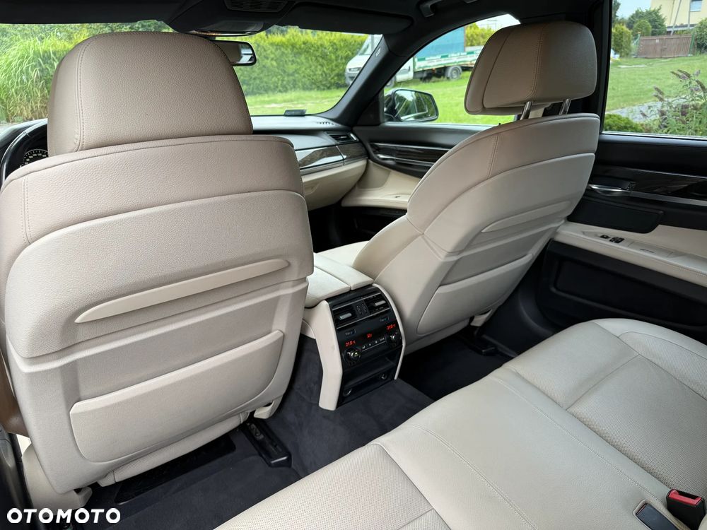 BMW Seria 7 740d - 23