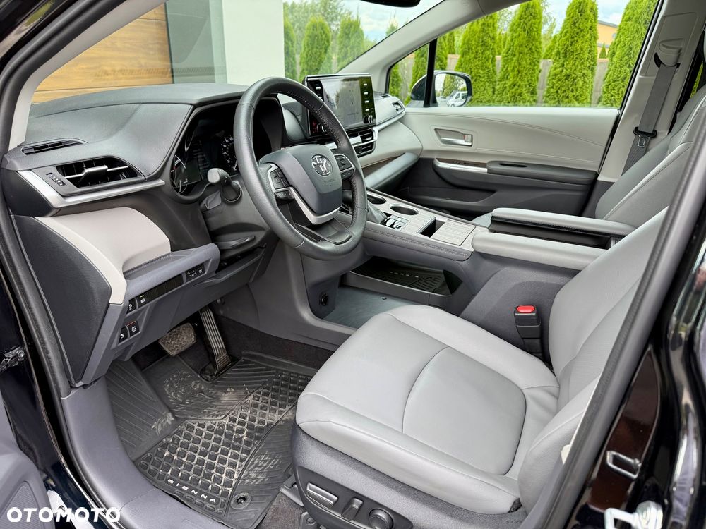 Toyota Sienna - 18