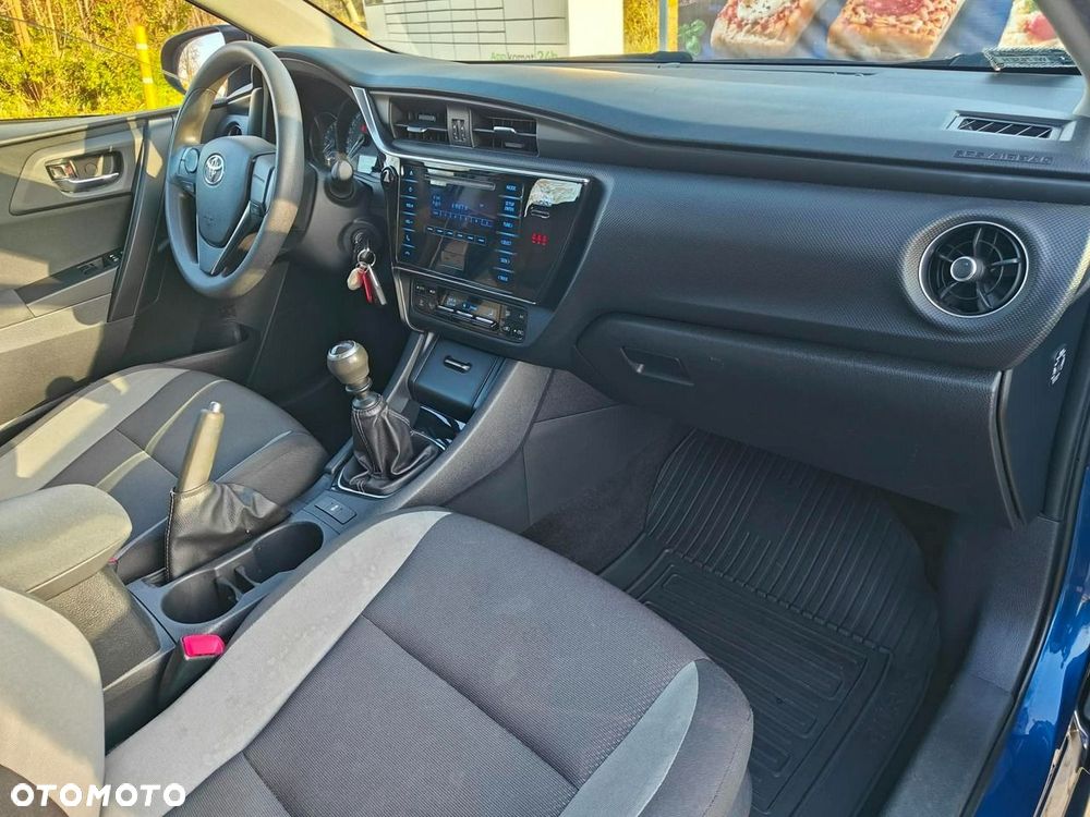 Toyota Auris - 12