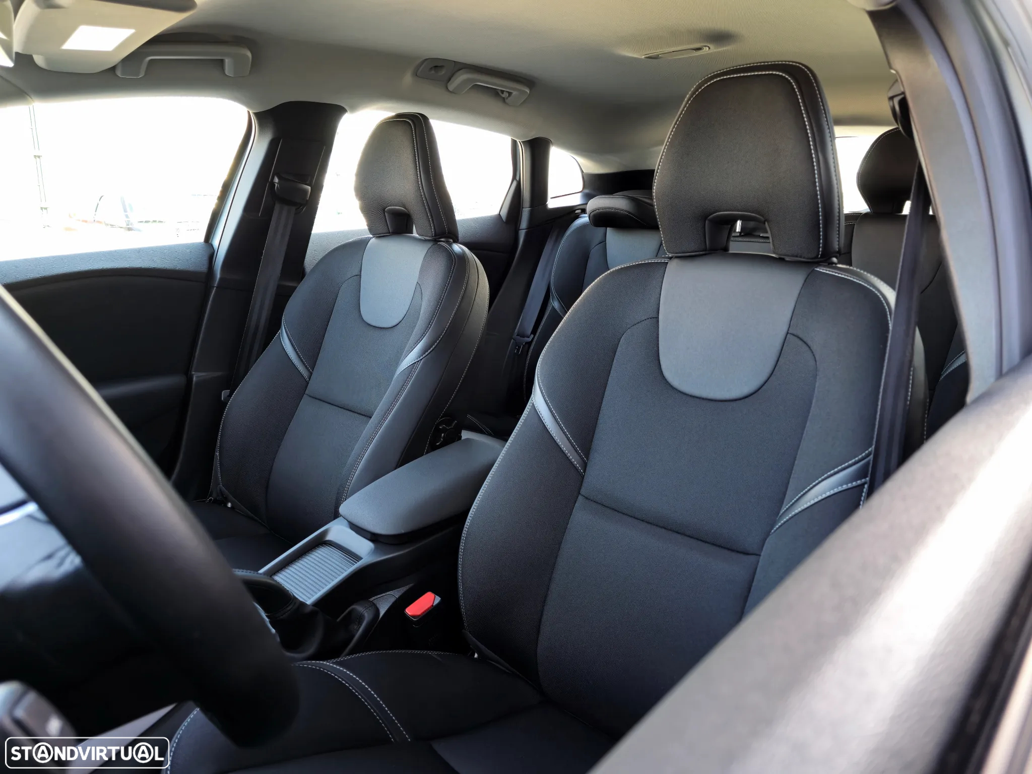 Volvo V40 2.0 D3 Momentum - 24
