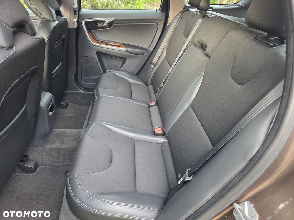 Volvo XC 60 D3 Drive-E Momentum - 16