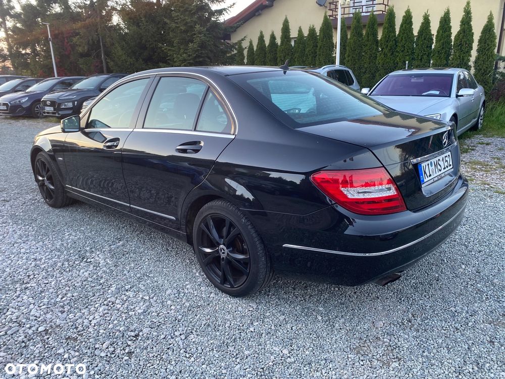 Mercedes-Benz Klasa C 180 CGI Automatik BlueEFFICIENCY Avantgarde - 39