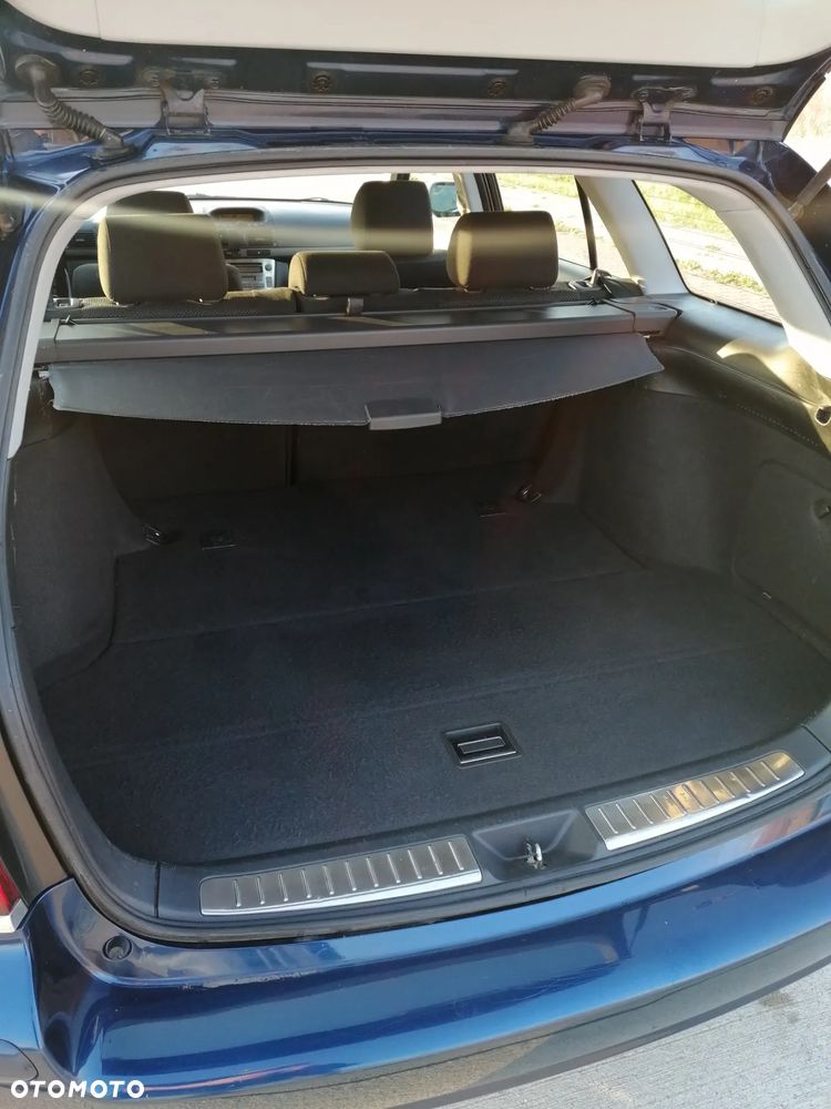 Toyota Avensis 1.8 VVT-i Combi - 10