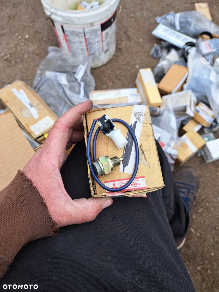 Czujnik reduktora skrzyni Mitsubishi Pajero Pinin Montero MR305998 - 1